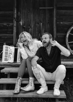 Klang i Kristallen med Tina Ahlin och Bengan Janson. 